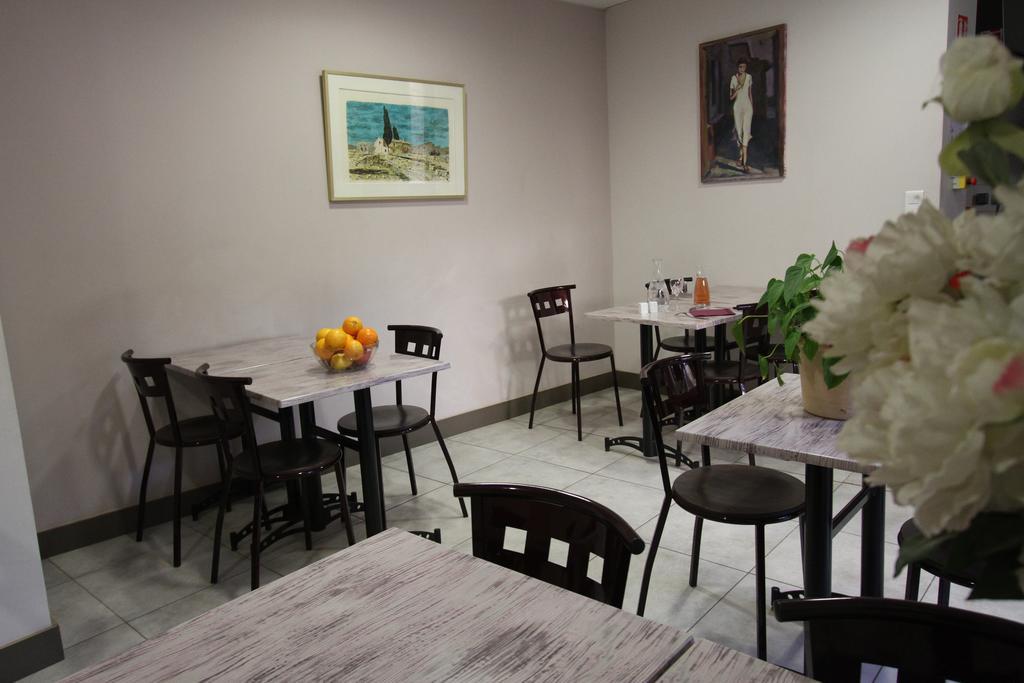 Le Provencal Hotell Tarascon Eksteriør bilde