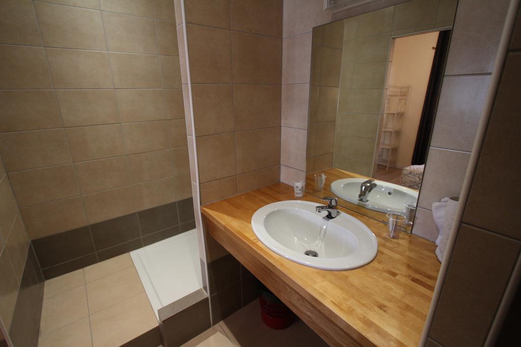 Le Provencal Hotell Tarascon Eksteriør bilde