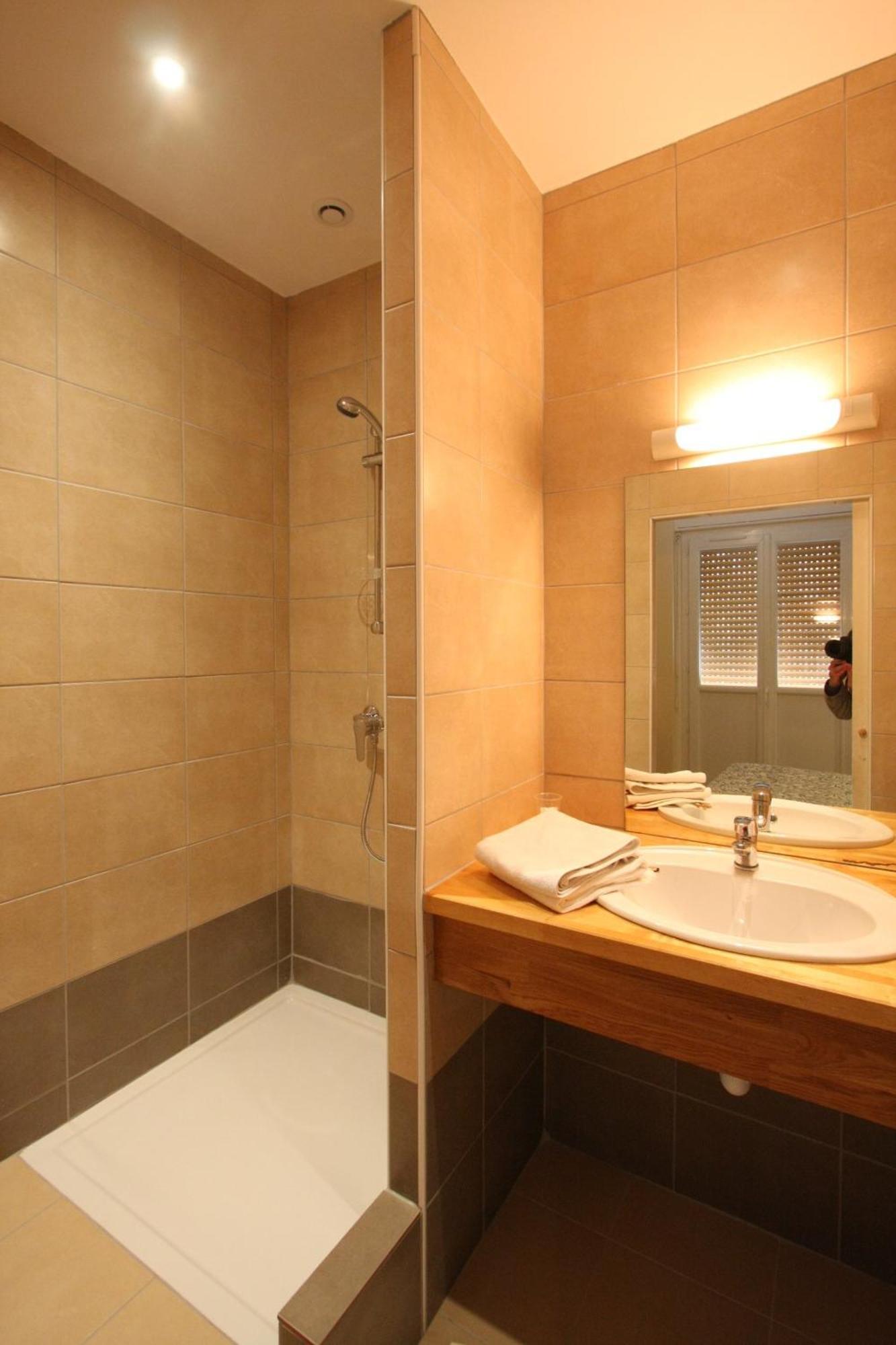 Le Provencal Hotell Tarascon Eksteriør bilde