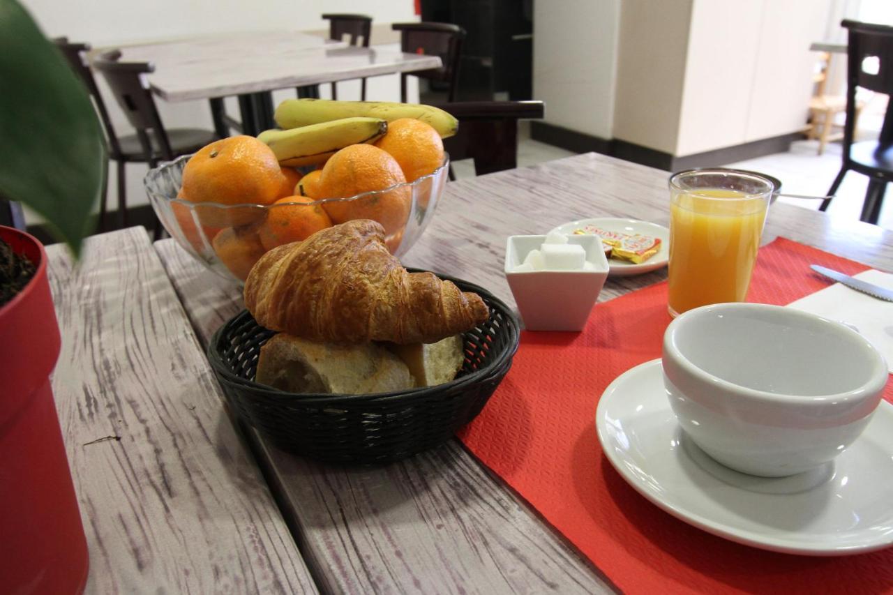 Le Provencal Hotell Tarascon Eksteriør bilde