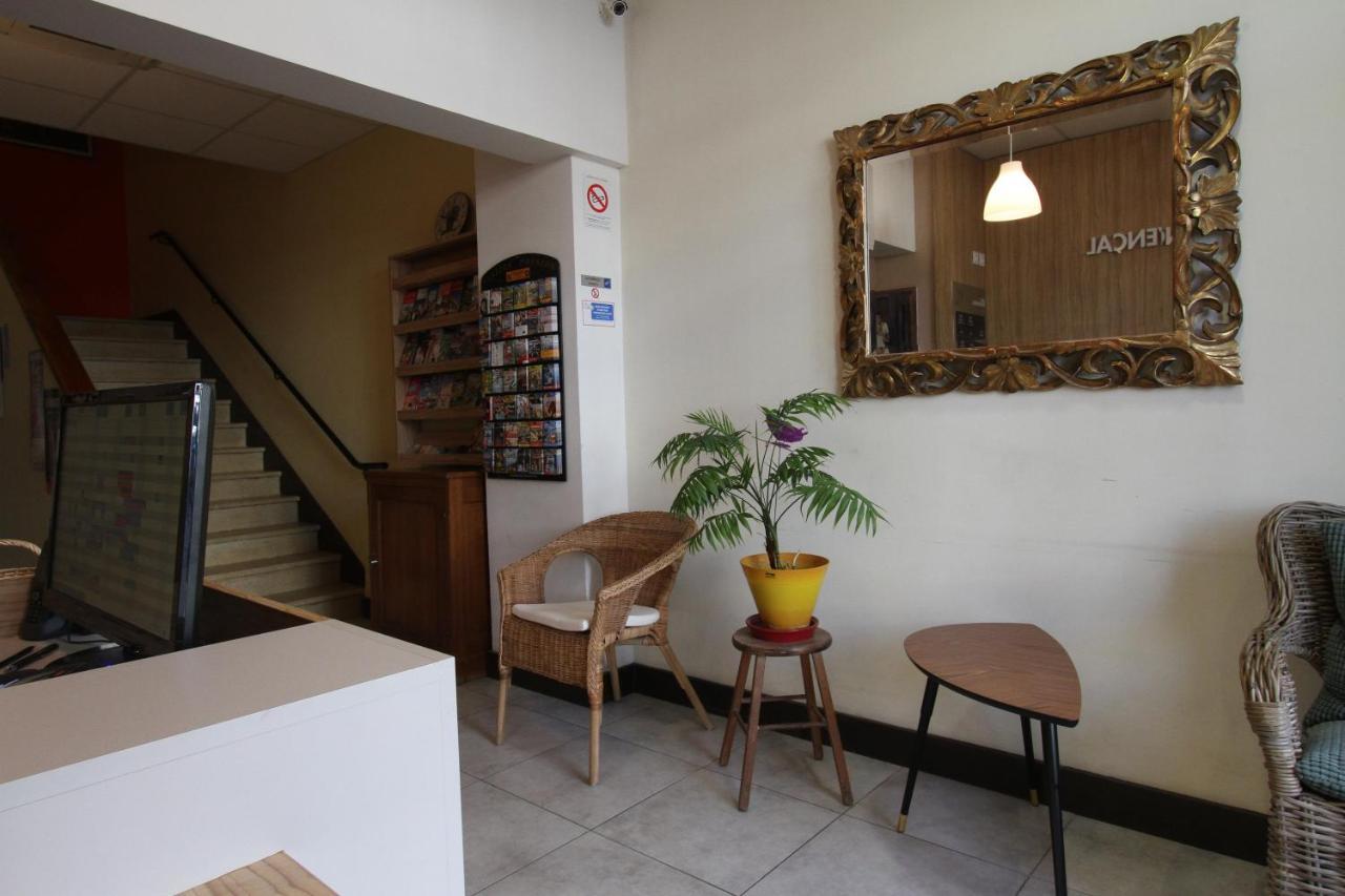 Le Provencal Hotell Tarascon Eksteriør bilde